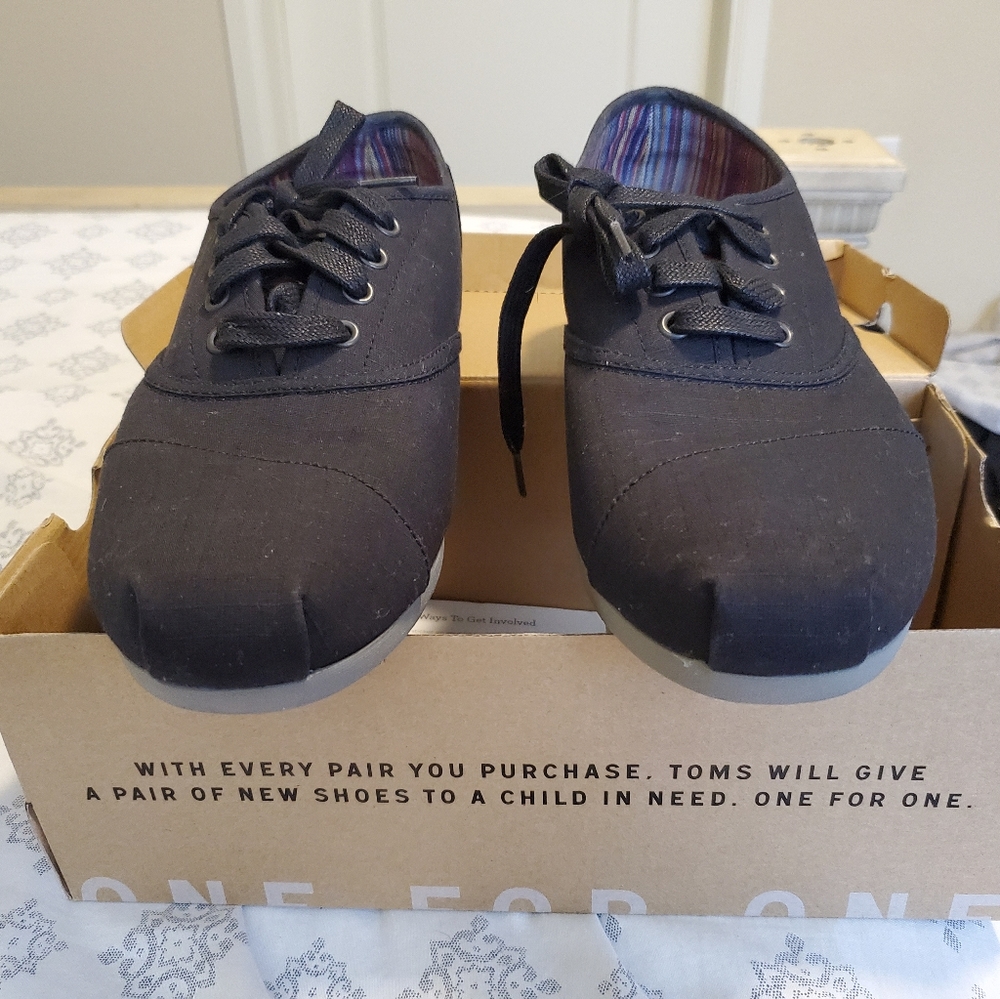 Shoes - Picture 2 of 4
